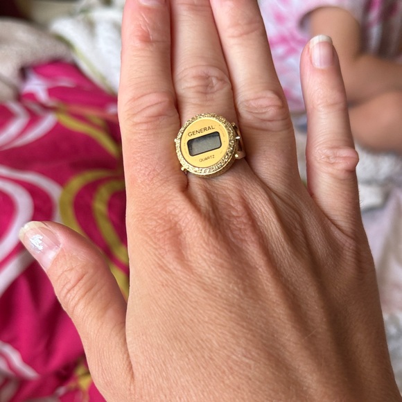 General Quartz Gold Ring - Picture 1 of 3